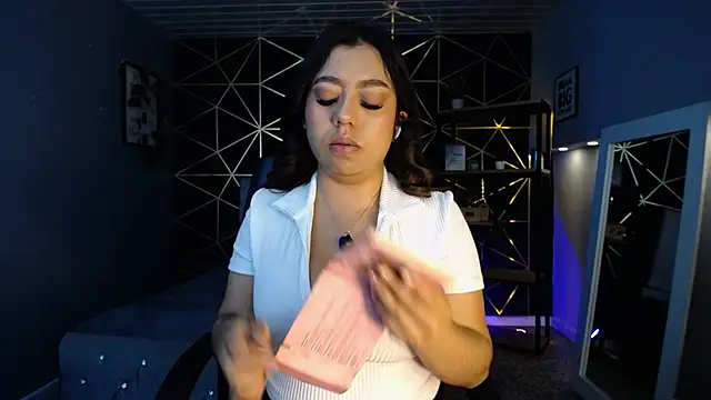 Snapshot of Lea_velle chatting on 13, 10, 2025 Lea velle online show from 13, 10, 2025