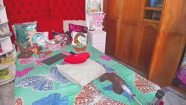 larafoxter online show from 13, 3, 2025