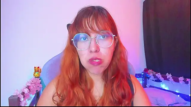 Snapshot of _Moon_Johnson chatting on 4, 11, 2025 Moon Johnson online show from 4, 11, 2025