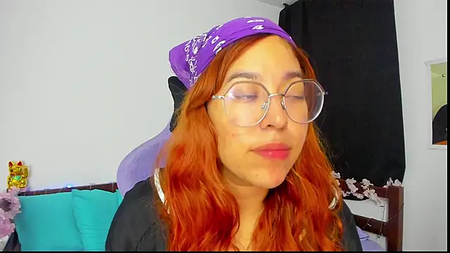 Snapshot of _Moon_Johnson chatting on 5, 11, 2025 Moon Johnson online show from 5, 11, 2025