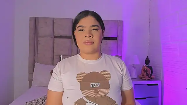 Snapshot of EmmaBecket2 chatting on 16, 10, 2025 EmmaBecket2 online show from 16, 10, 2025