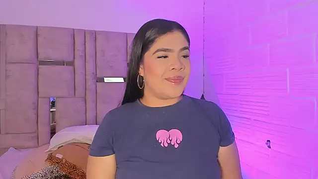 Snapshot of EmmaBecket2 chatting on 22, 10, 2025 EmmaBecket2 online show from 22, 10, 2025