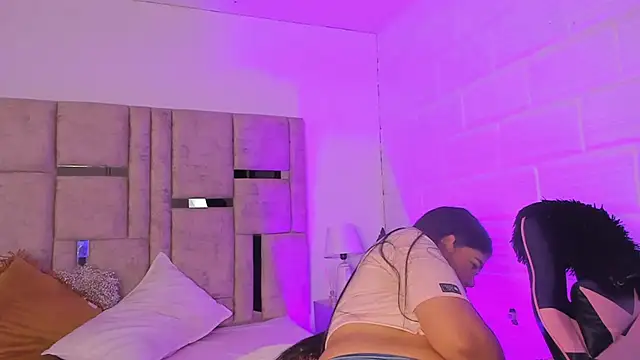 Snapshot of EmmaBecket2 chatting on 23, 10, 2025 EmmaBecket2 online show from 23, 10, 2025