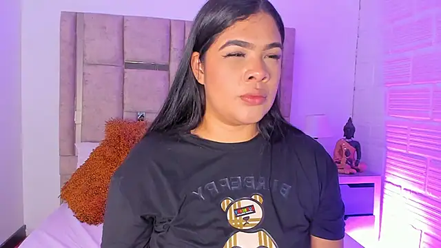 Snapshot of EmmaBecket2 chatting on 26, 10, 2025 EmmaBecket2 online show from 26, 10, 2025