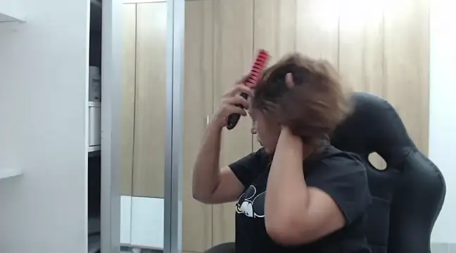 RoxanaLove9 online show from 4, 1, 2025