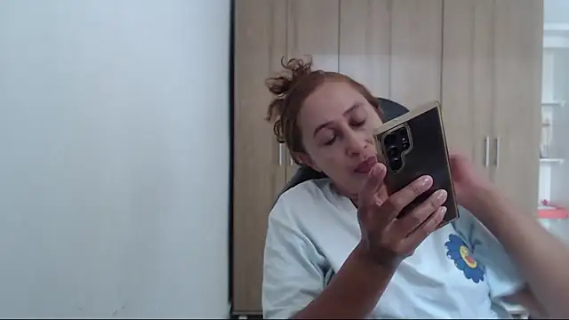 Snapshot of RoxanaLove9 chatting on 25, 3, 2026 RoxanaLove9 online show from 25, 3, 2026