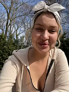 KikiWatson online show from 13, 3, 2025