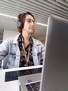 Snapshot of your_red_rose_ chatting on 16, 1, 2025 your red rose online show from 16, 1, 2025