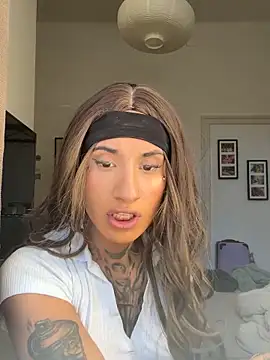 Snapshot of Bad_kitty777 chatting on 28, 10, 2025 Bad kitty777 online show from 28, 10, 2025