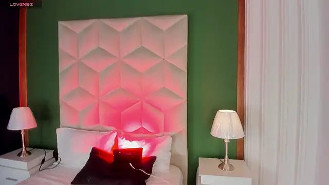 scarlet hill online show from 31, 10, 2025