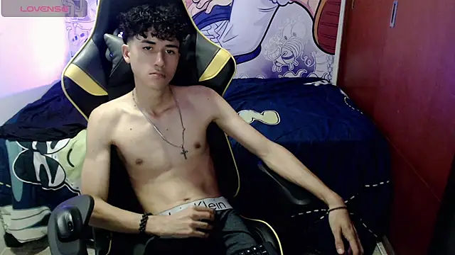 Snapshot of johnny_cagee chatting on 12, 12, 2024 johnny cagee online show from 12, 12, 2024