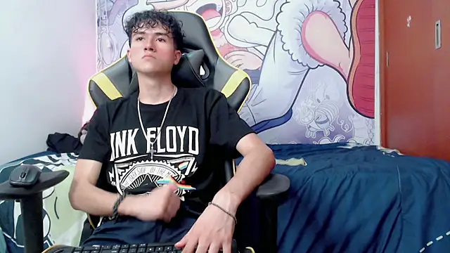 Snapshot of johnny_cagee chatting on 18, 12, 2024 johnny cagee online show from 18, 12, 2024