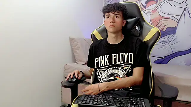 Snapshot of johnny_cagee chatting on 5, 1, 2025 johnny cagee online show from 5, 1, 2025