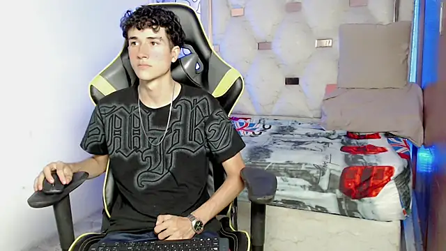 Snapshot of johnny_cagee chatting on 18, 9, 2025 johnny cagee online show from 18, 9, 2025