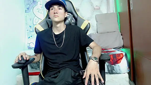 Snapshot of johnny_cagee chatting on 8, 10, 2025 johnny cagee online show from 8, 10, 2025