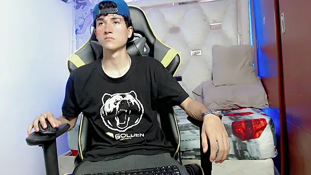 Snapshot of johnny_cagee chatting on 12, 10, 2025 johnny cagee online show from 12, 10, 2025