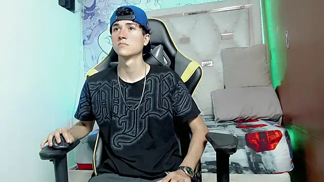 Snapshot of johnny_cagee chatting on 15, 10, 2025 johnny cagee online show from 15, 10, 2025