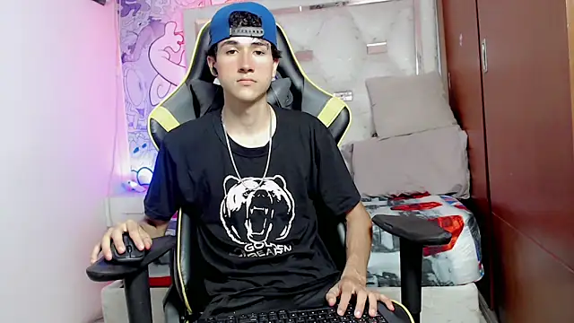 Snapshot of johnny_cagee chatting on 16, 10, 2025 johnny cagee online show from 16, 10, 2025