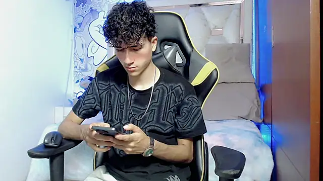 Snapshot of johnny_cagee chatting on 26, 10, 2025 johnny cagee online show from 26, 10, 2025