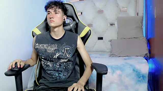 Snapshot of johnny_cagee chatting on 27, 10, 2025 johnny cagee online show from 27, 10, 2025