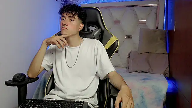 Snapshot of johnny_cagee chatting on 9, 11, 2025 johnny cagee online show from 9, 11, 2025