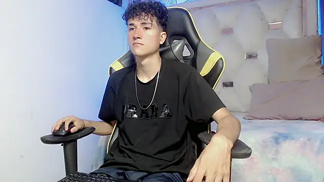 Snapshot of johnny_cagee chatting on 12, 11, 2025 johnny cagee online show from 12, 11, 2025