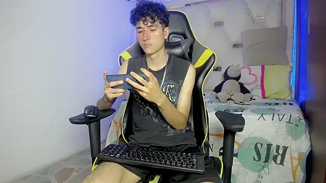 Snapshot of johnny_cagee chatting on 24, 11, 2025 johnny cagee online show from 24, 11, 2025