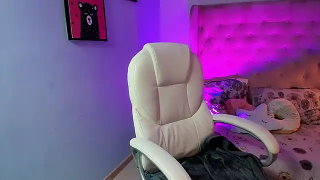 Snapshot of _Sophie__miller chatting on 5, 11, 2025 Sophie miller online show from 5, 11, 2025