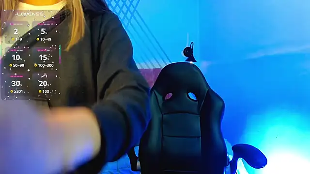 Snapshot of _Sophie__miller chatting on 9, 11, 2025 Sophie miller online show from 9, 11, 2025