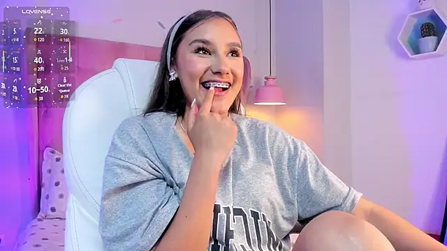 Snapshot of _Sophie__miller chatting on 11, 11, 2025 Sophie miller online show from 11, 11, 2025