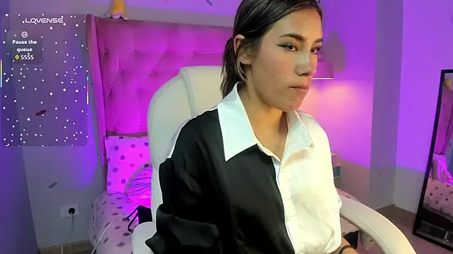 Snapshot of _Sophie__miller chatting on 18, 11, 2025 Sophie miller online show from 18, 11, 2025