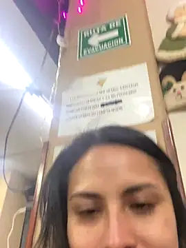 Snapshot of Effyvice13 chatting on 15, 12, 2025 Effyvice13 online show from 15, 12, 2025