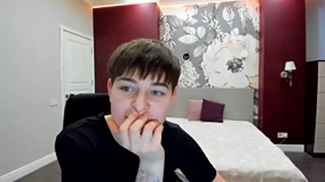 EmiliaYours online show from 8, 2, 2026