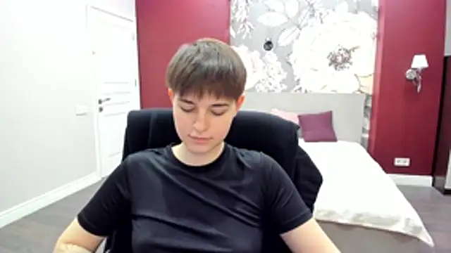 EmiliaYours online show from 9, 3, 2026