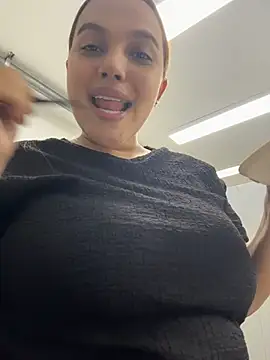 Snapshot of vivicolibri chatting on 13, 11, 2025 vivicolibri online show from 13, 11, 2025