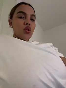 Snapshot of vivicolibri chatting on 24, 11, 2025 vivicolibri online show from 24, 11, 2025