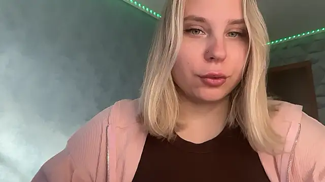 Snapshot of Thalia__Star chatting on 15, 10, 2025 Thalia Star online show from 15, 10, 2025