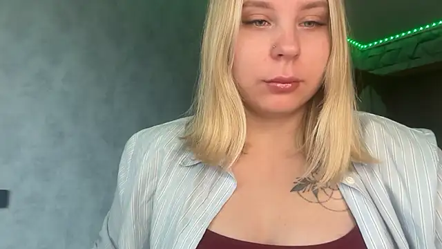 Snapshot of Thalia__Star chatting on 28, 10, 2025 Thalia Star online show from 28, 10, 2025