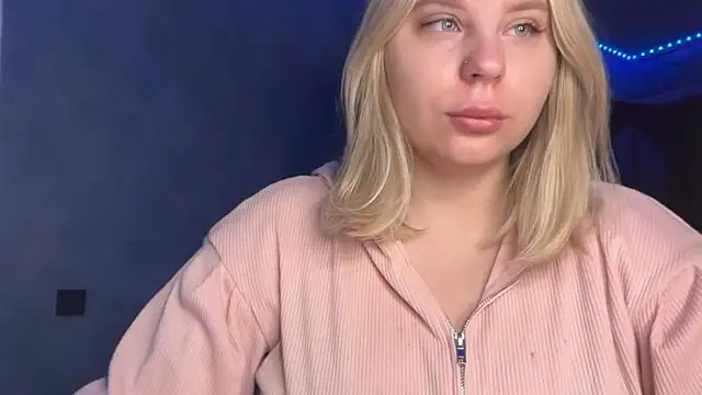 Snapshot of Thalia__Star chatting on 4, 11, 2025 Thalia Star online show from 4, 11, 2025