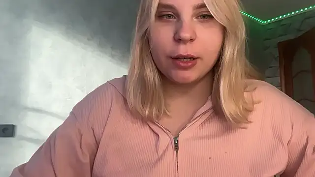 Snapshot of Thalia__Star chatting on 7, 11, 2025 Thalia Star online show from 7, 11, 2025