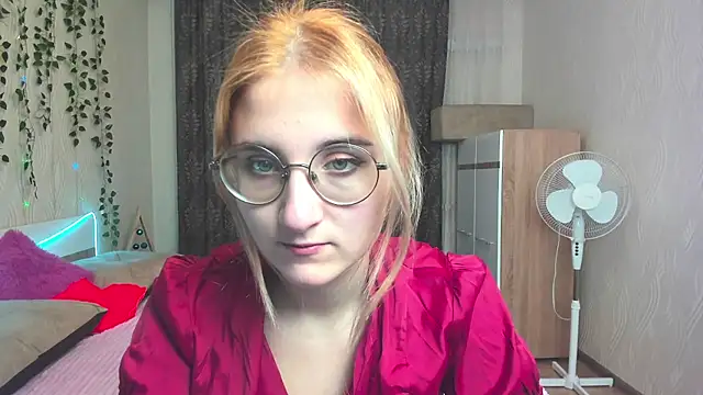 Miss Elsa  online show from 12, 12, 2024