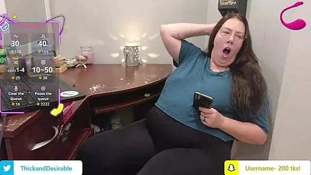 Snapshot of ThickGirlsDoItBetter chatting on 23, 10, 2025 ThickGirlsDoItBetter online show from 23, 10, 2025