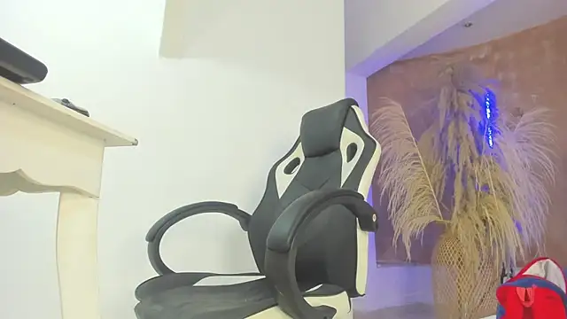 Snapshot of APRILL_FOXX chatting on 26, 12, 2024 APRILL FOXX online show from 26, 12, 2024