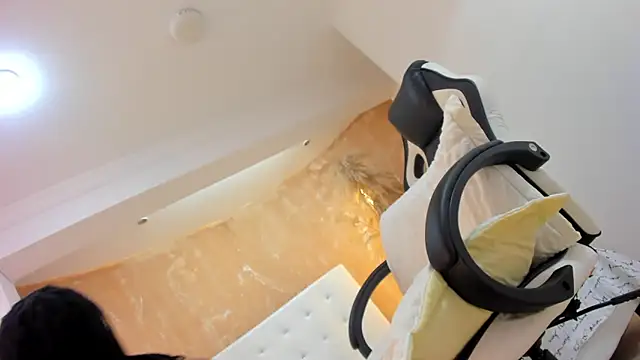 Snapshot of APRILL_FOXX chatting on 18, 2, 2025 APRILL FOXX online show from 18, 2, 2025