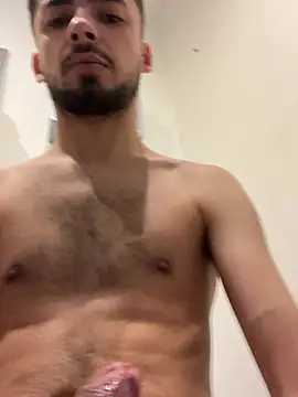 Snapshot of romain698 chatting on 17, 2, 2026 romain698 online show from 17, 2, 2026