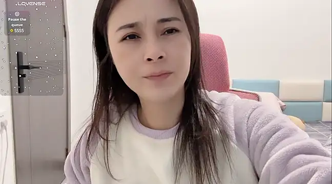 Snapshot of Qwi-V1 chatting on 23, 12, 2024 Qwi-V1 online show from 23, 12, 2024