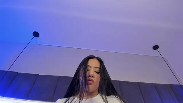 nicolle pierce online show from 25, 1, 2025