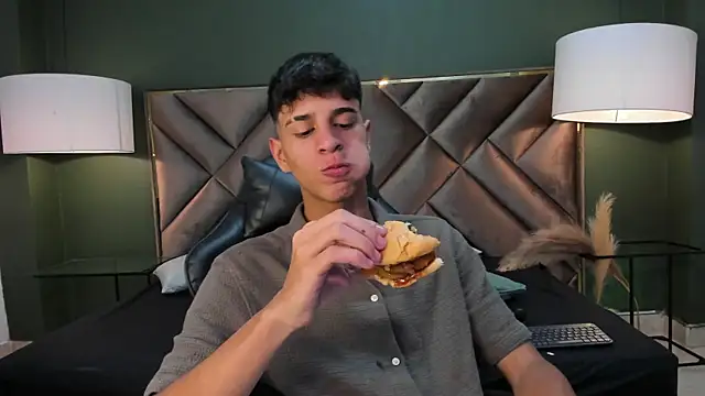 Tyler Rodriguez online show from 9, 3, 2025