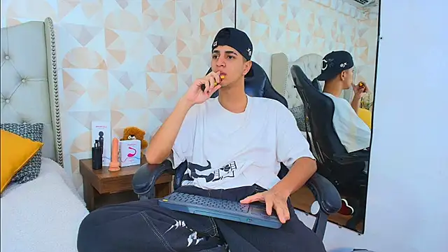 Tyler Rodriguez online show from 11, 9, 2025