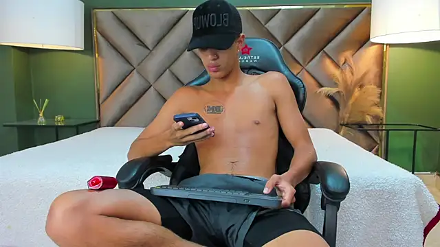 Tyler Rodriguez online show from 30, 9, 2025